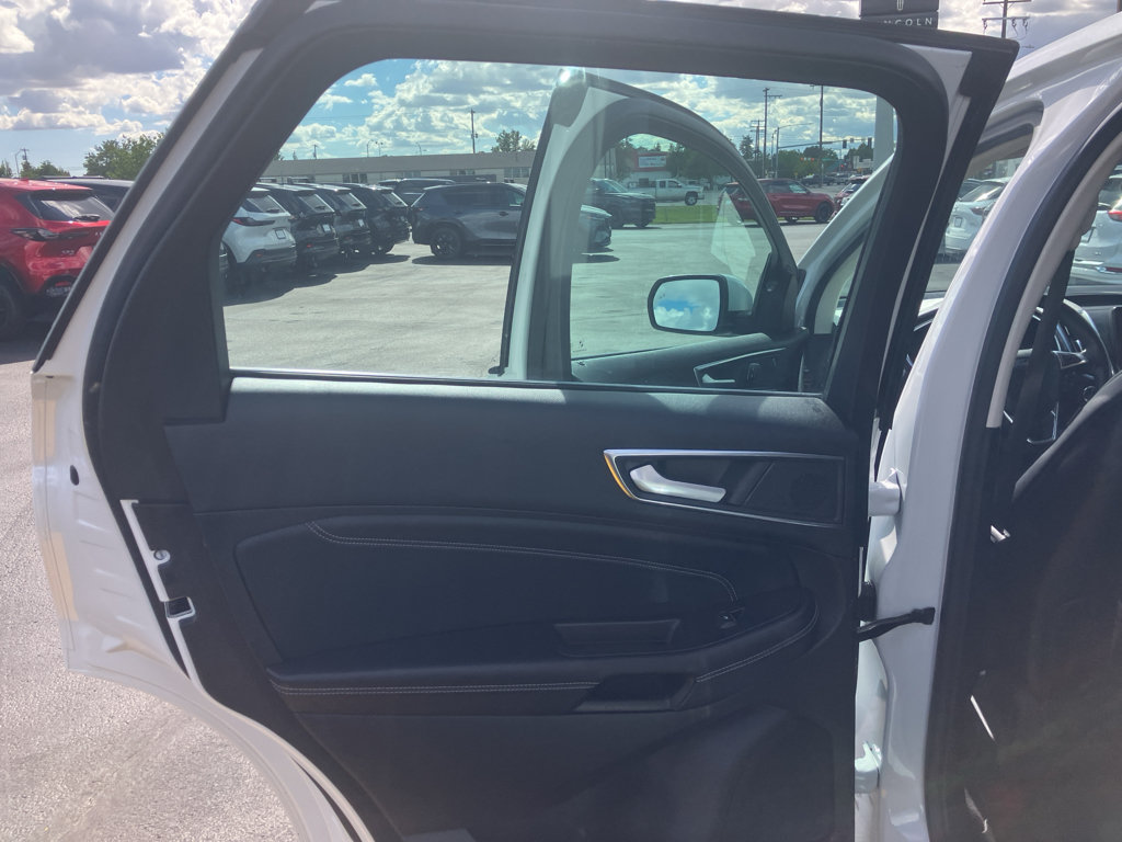 Used 2021 Ford Edge Titanium AWD/4WD image 13