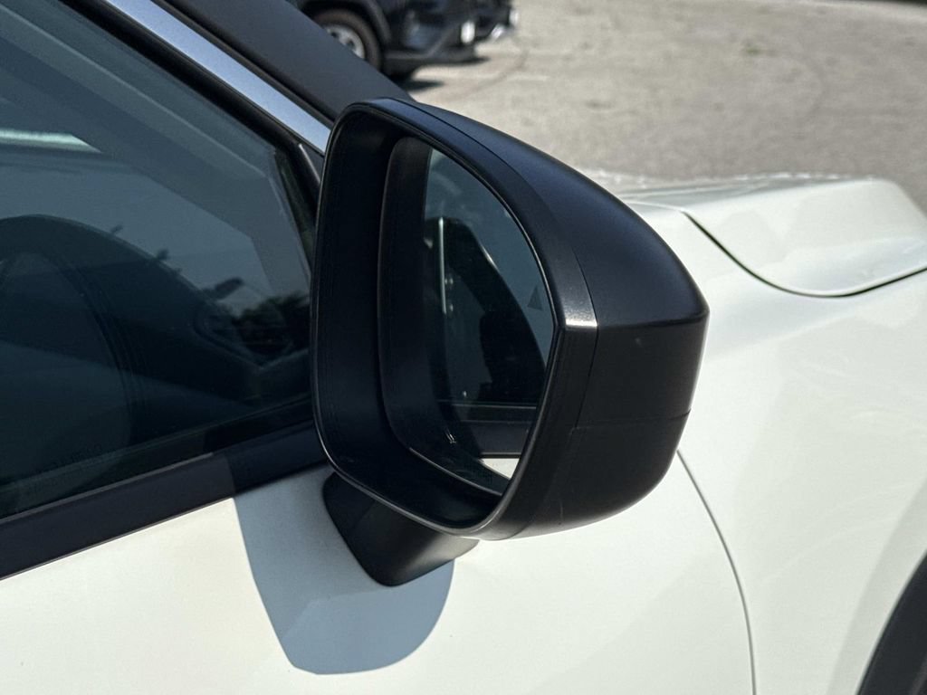 Used 2024 Nissan Rogue S AWD/4WD image 26