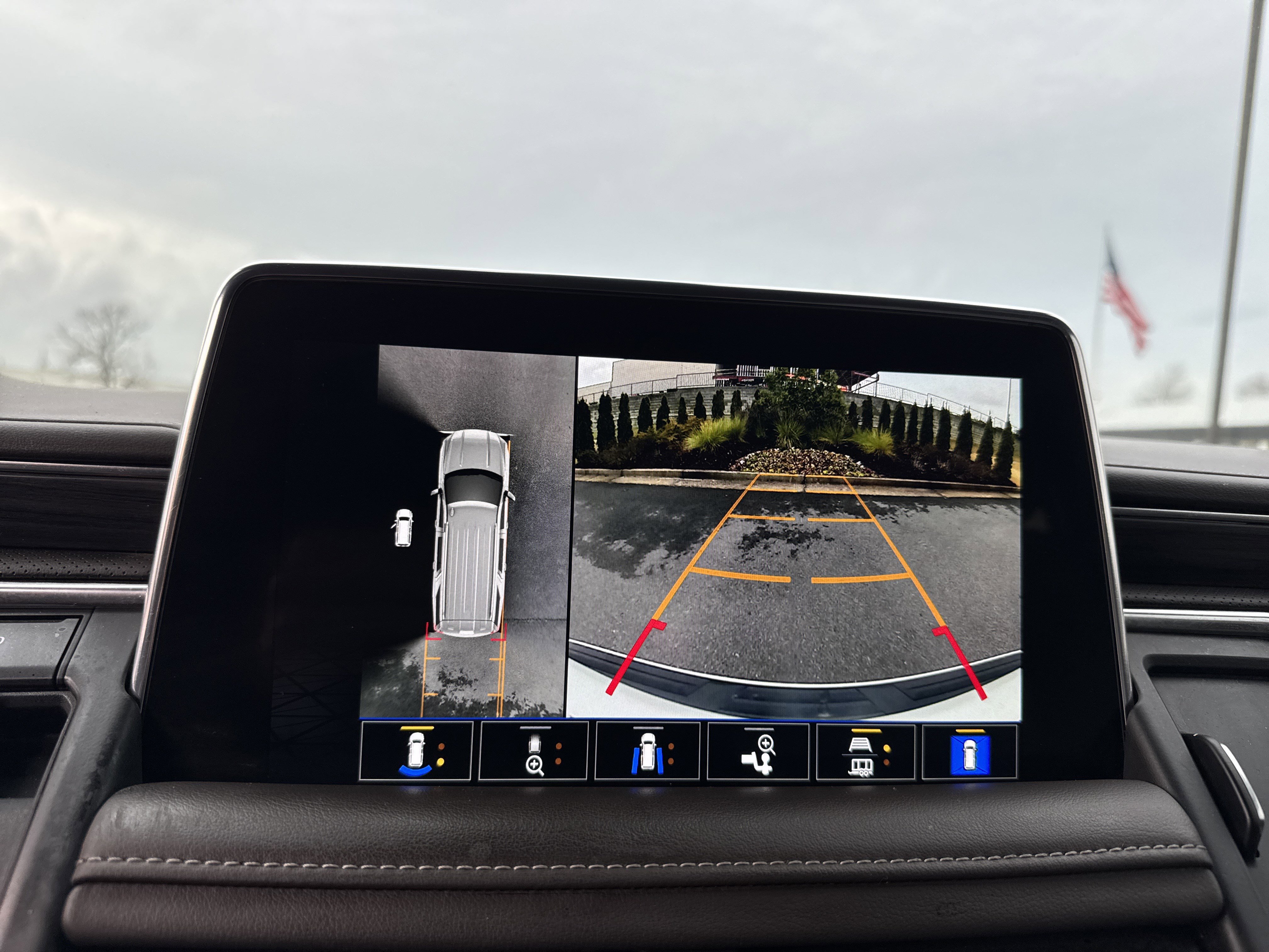 Used 2022 GMC Yukon SLT w/ SLT Premium Package image 25