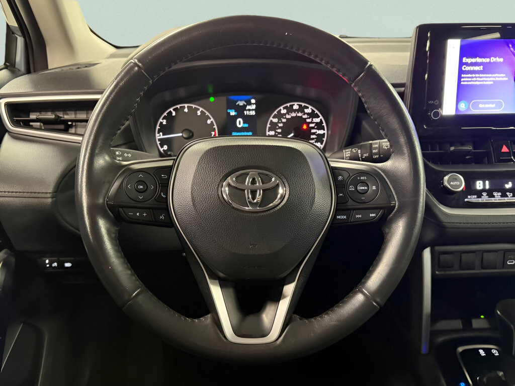 Used 2024 Toyota Corolla Cross LE image 11