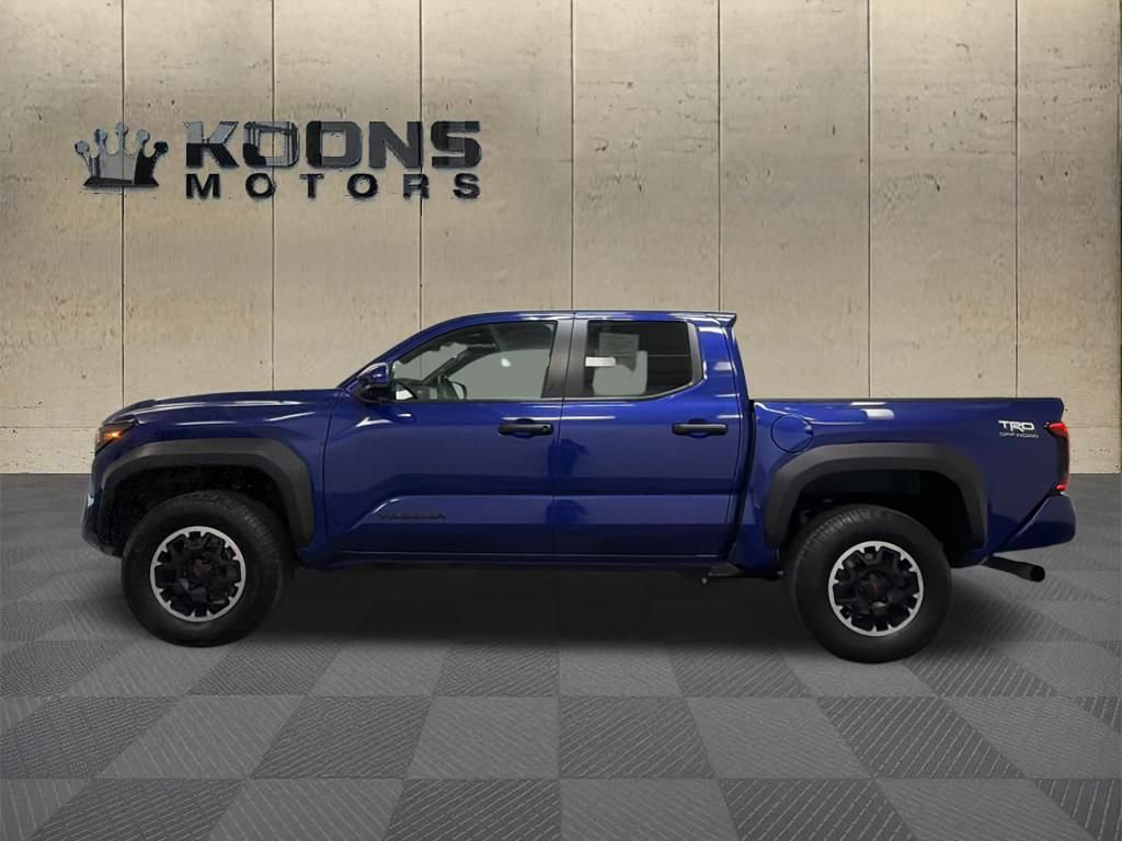 Used 2024 Toyota Tacoma TRD Off-Road AWD/4WD image 4