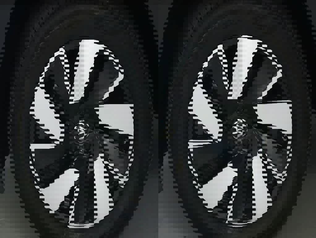 Used 2024 Volkswagen Atlas Cross Sport SE image 36