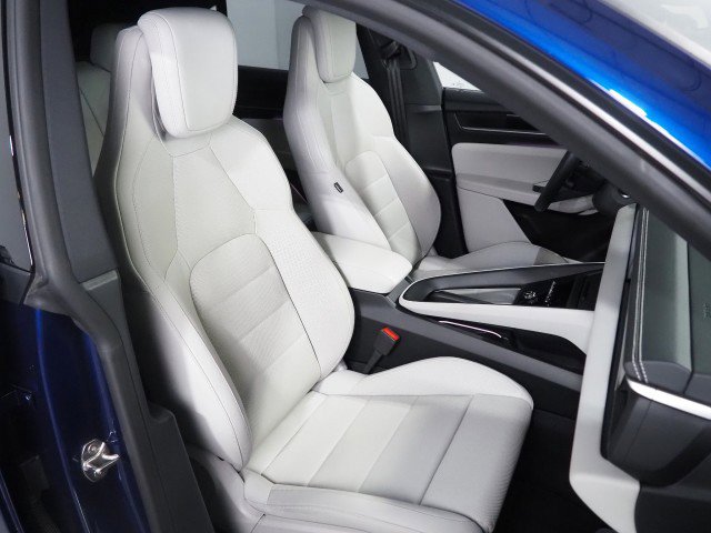 Used 2024 Porsche Macan 4 Electric image 2