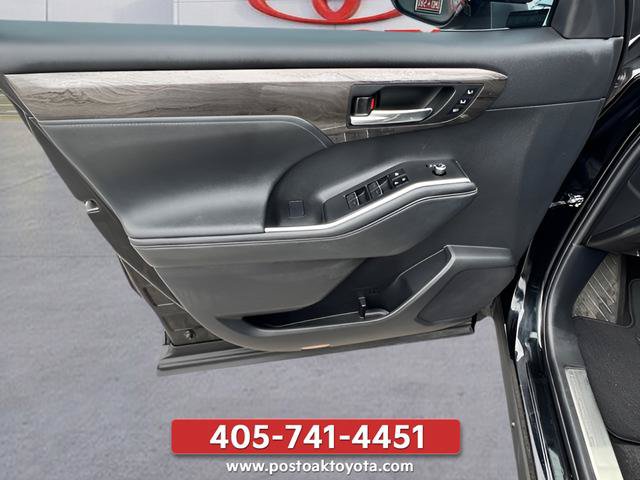 Used 2023 Toyota Highlander Platinum AWD/4WD image 16