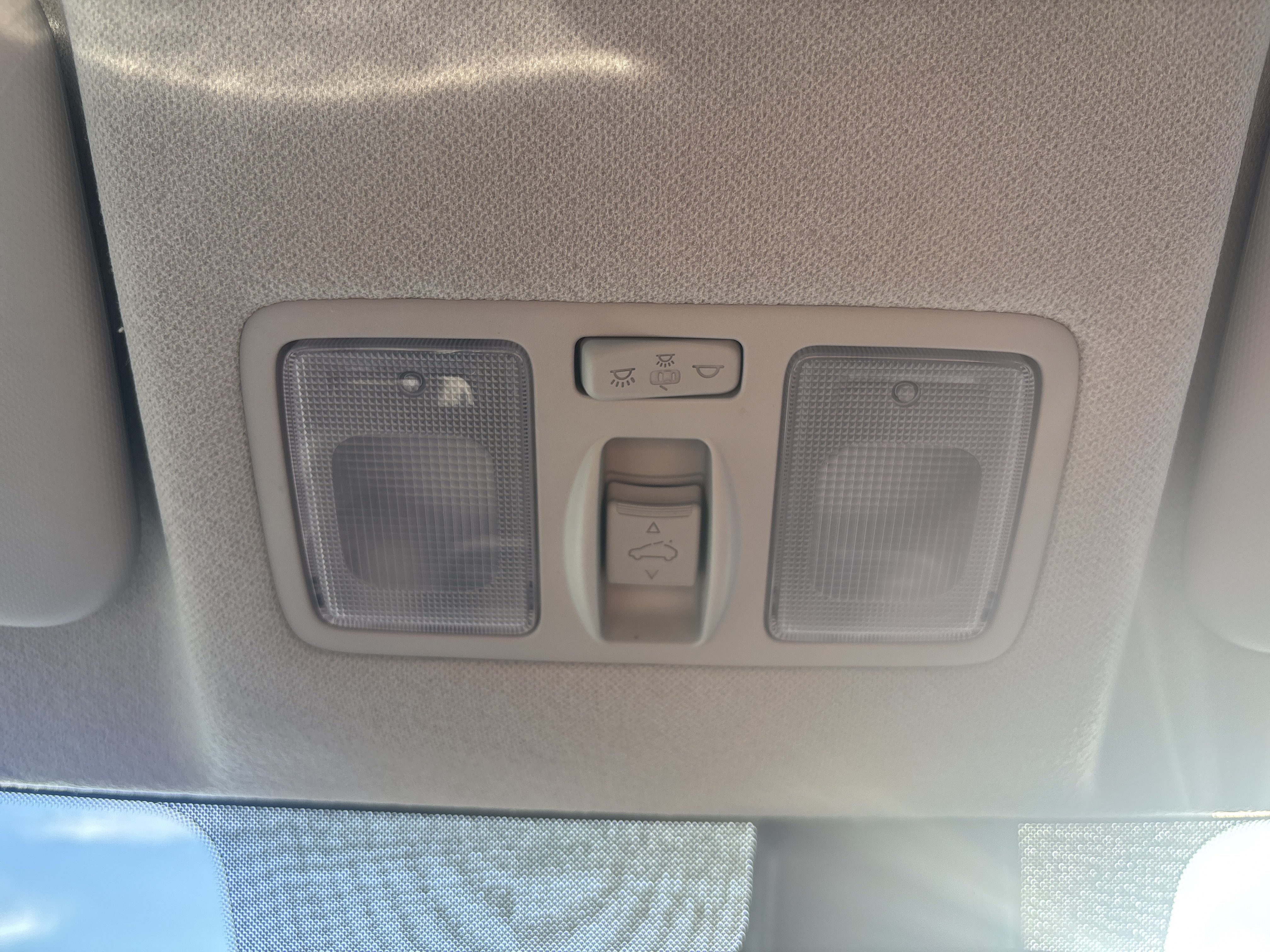 Used 2025 Hyundai Venue SEL FWD image 31