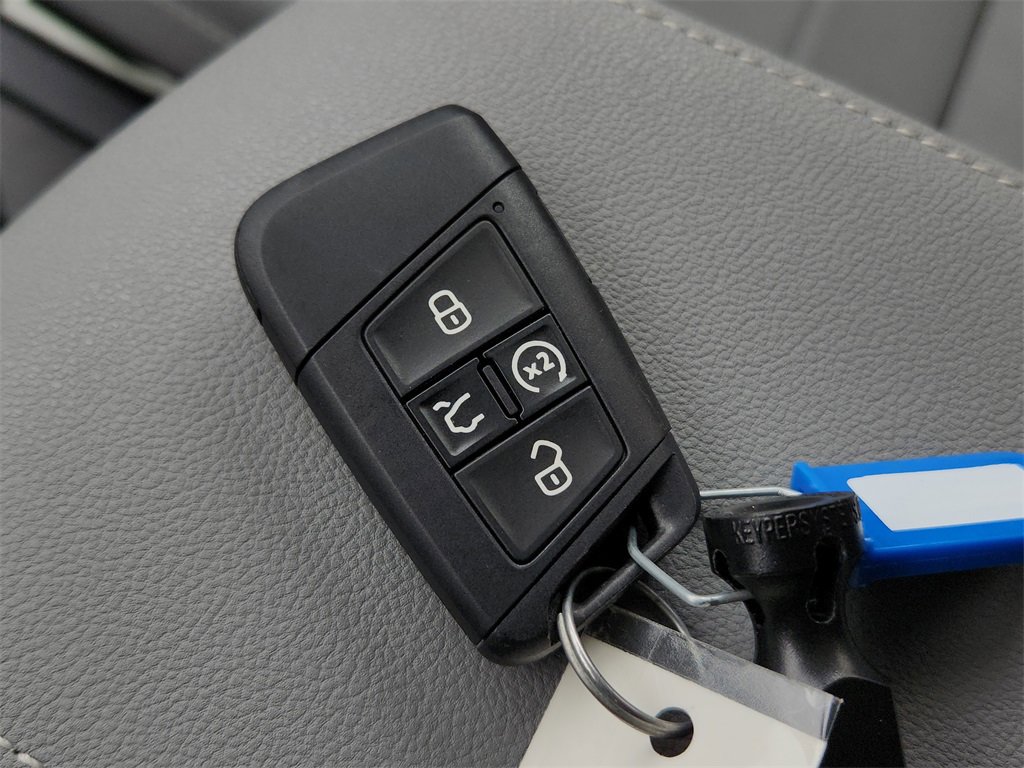 Used 2024 Volkswagen Taos SE w/ Panoramic Sunroof Package image 30