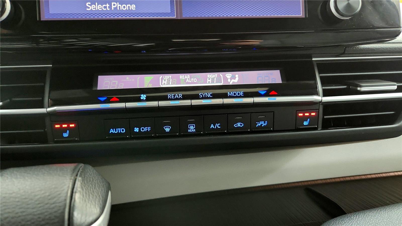 Used 2024 Toyota Sienna XLE image 32