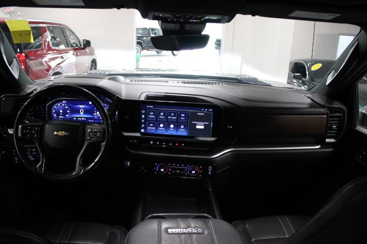 Used 2024 Chevrolet Silverado 2500 High Country w/ High Country Premium Package AWD/4WD image 3