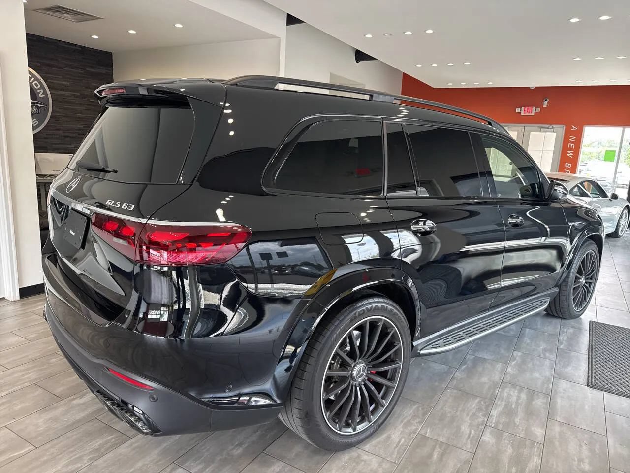 Used 2025 Mercedes-Benz GLS 63 AMG 4MATIC w/ Warmth & Comfort Package image 23