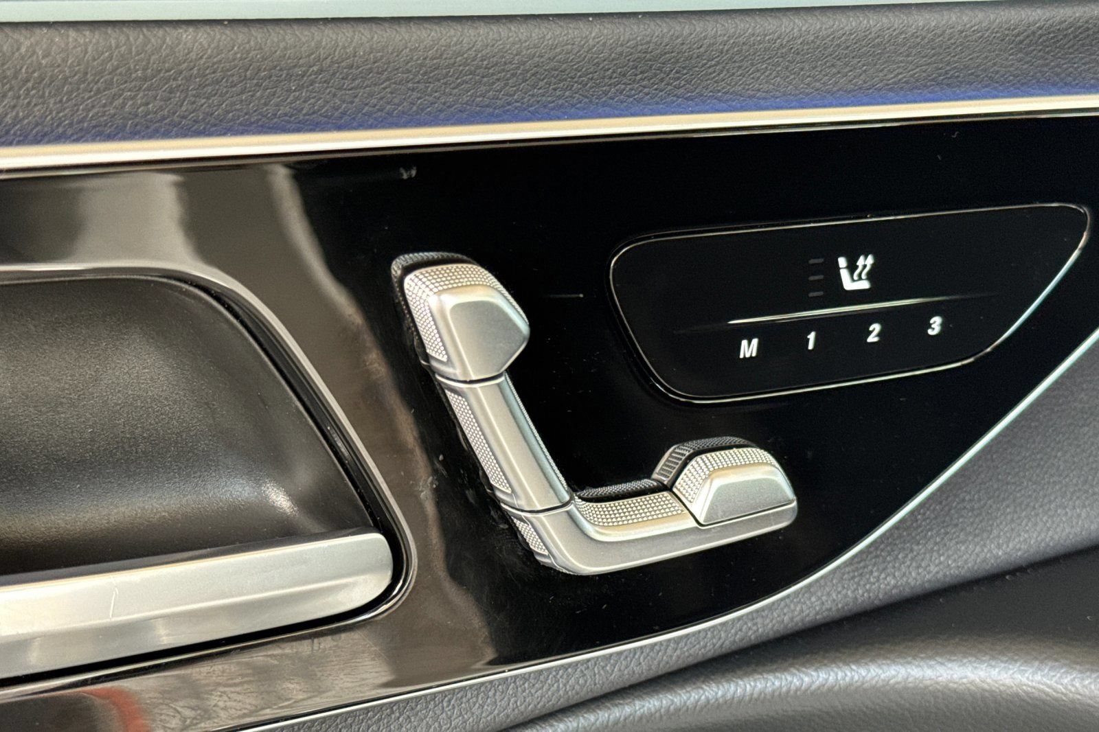 Used 2025 Mercedes-Benz E 350 4MATIC Sedan image 14