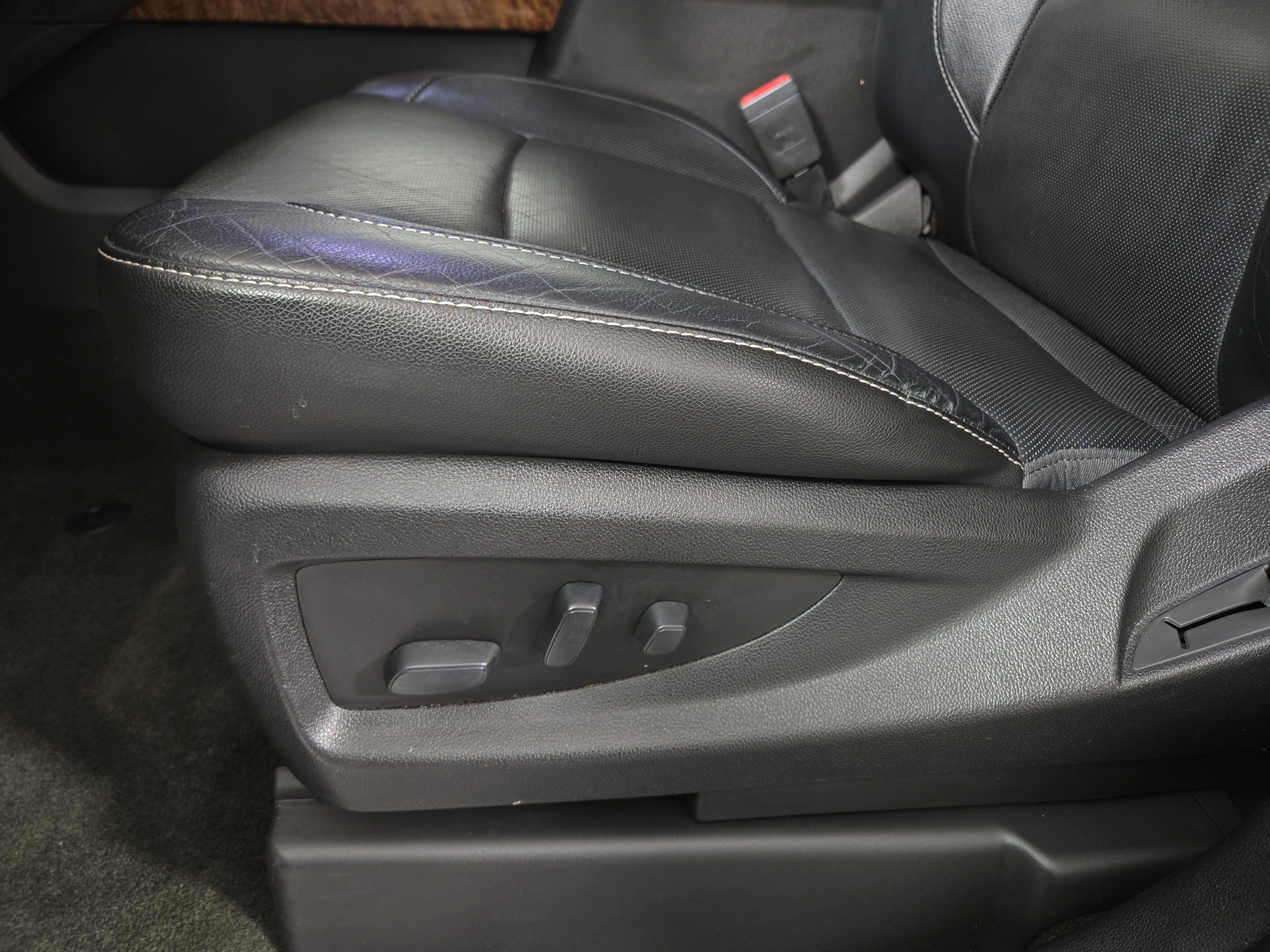 Used 2018 Chevrolet Tahoe Premier AWD/4WD image 32