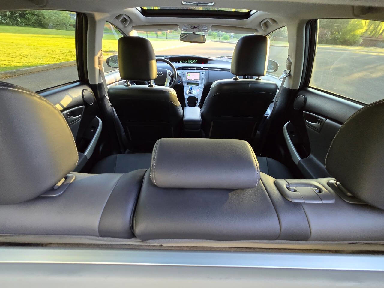 Used 2012 Toyota Prius Four w/ Deluxe Solar Roof Pkg FWD image 17