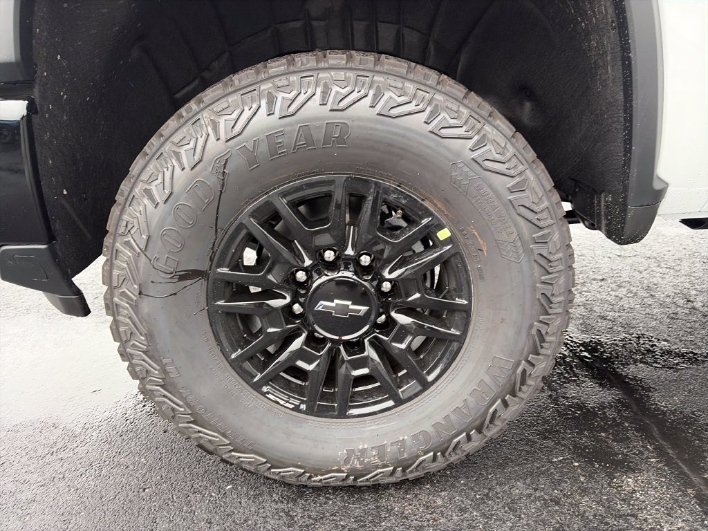 New 2026 Chevrolet Silverado 2500 ZR2 w/ LPO, Dark Essentials Package AWD/4WD image 28