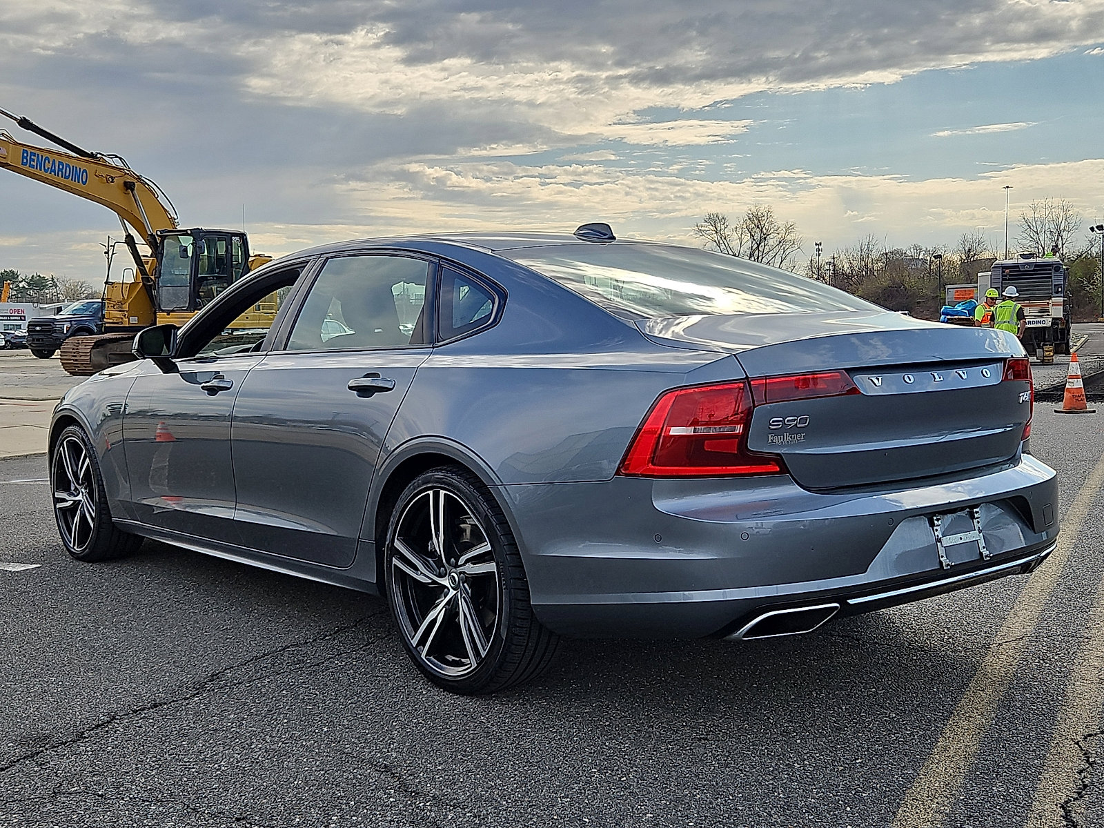 Used 2020 Volvo S90 T6 R-Design image 4