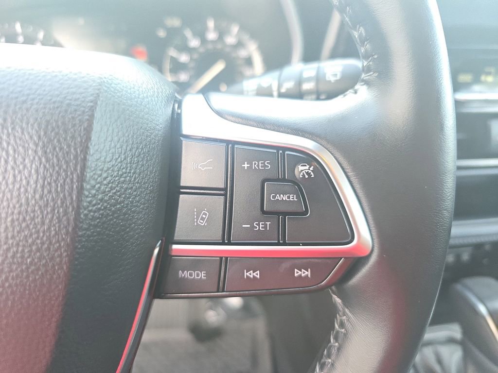 Used 2021 Toyota Highlander XSE FWD image 19