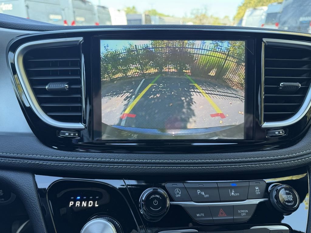 New 2026 Chrysler Pacifica Limited w/ Uconnect Theater Family Group image 27