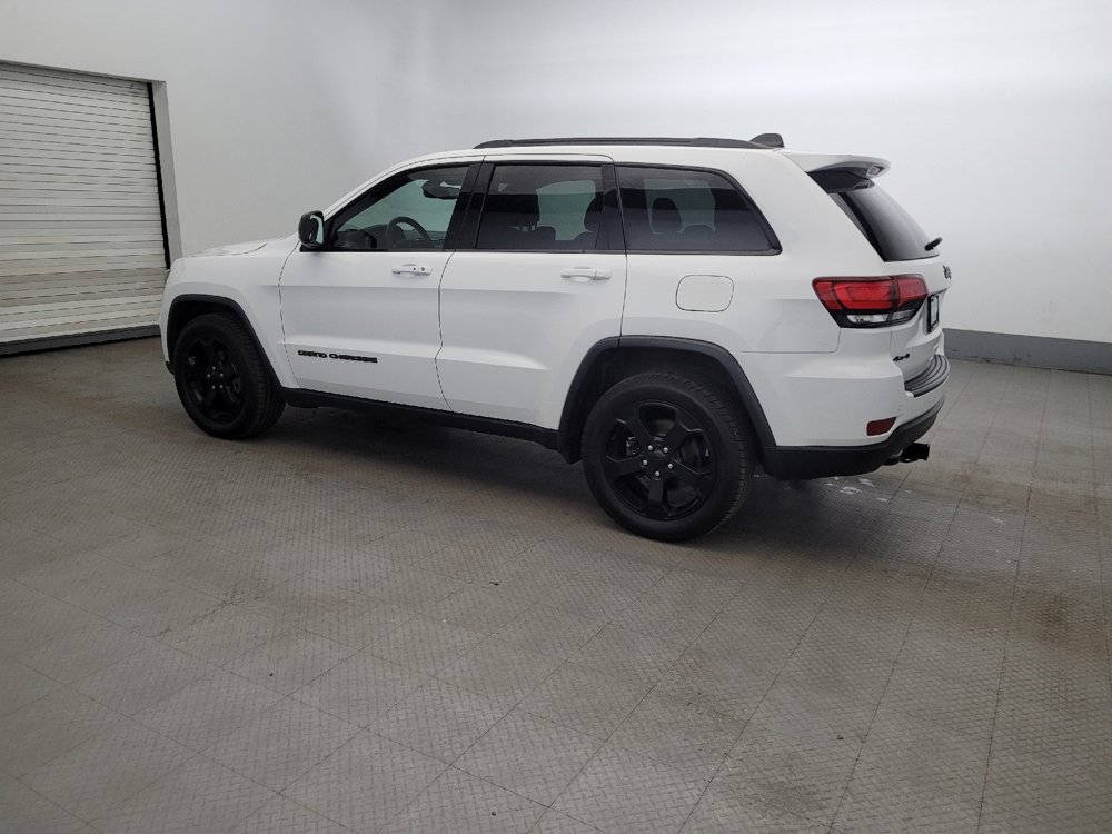 Used 2018 Jeep Grand Cherokee Laredo AWD/4WD image 3