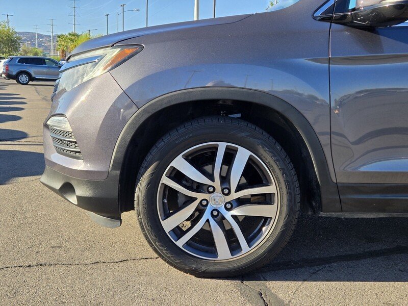 Used 2018 Honda Pilot Touring image 10