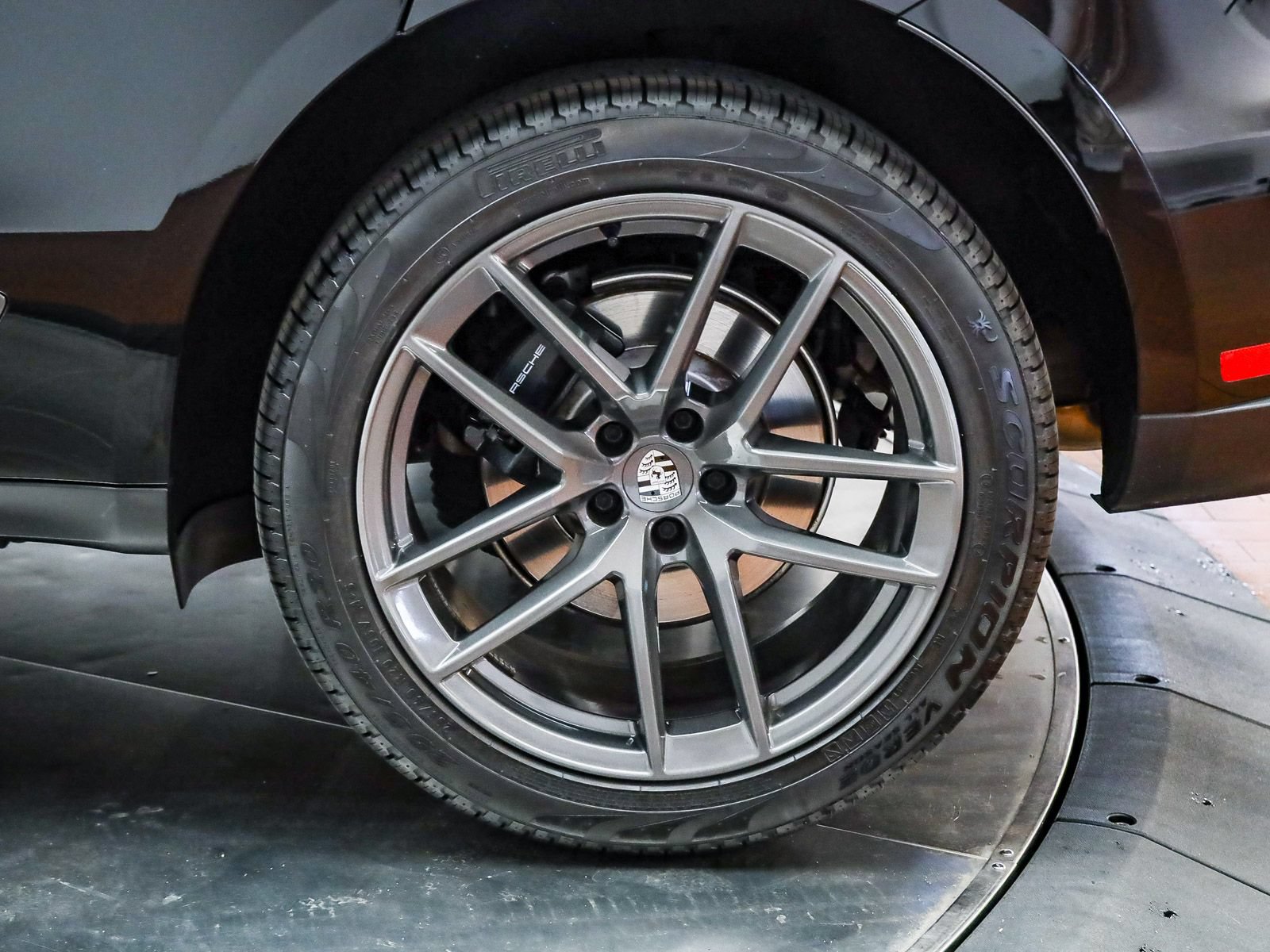 Certified 2025 Porsche Macan Turbo AWD/4WD image 7