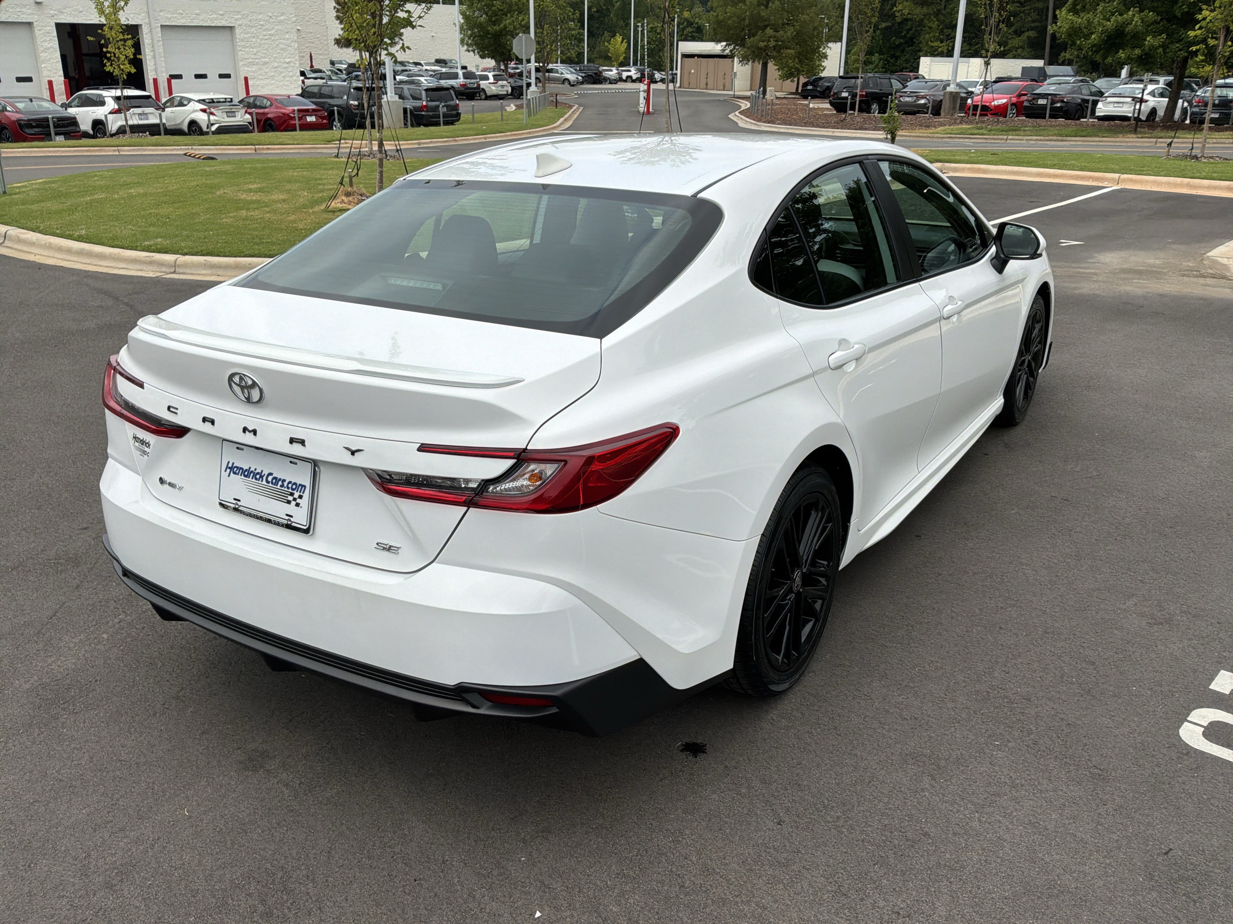 Used 2025 Toyota Camry SE FWD image 15