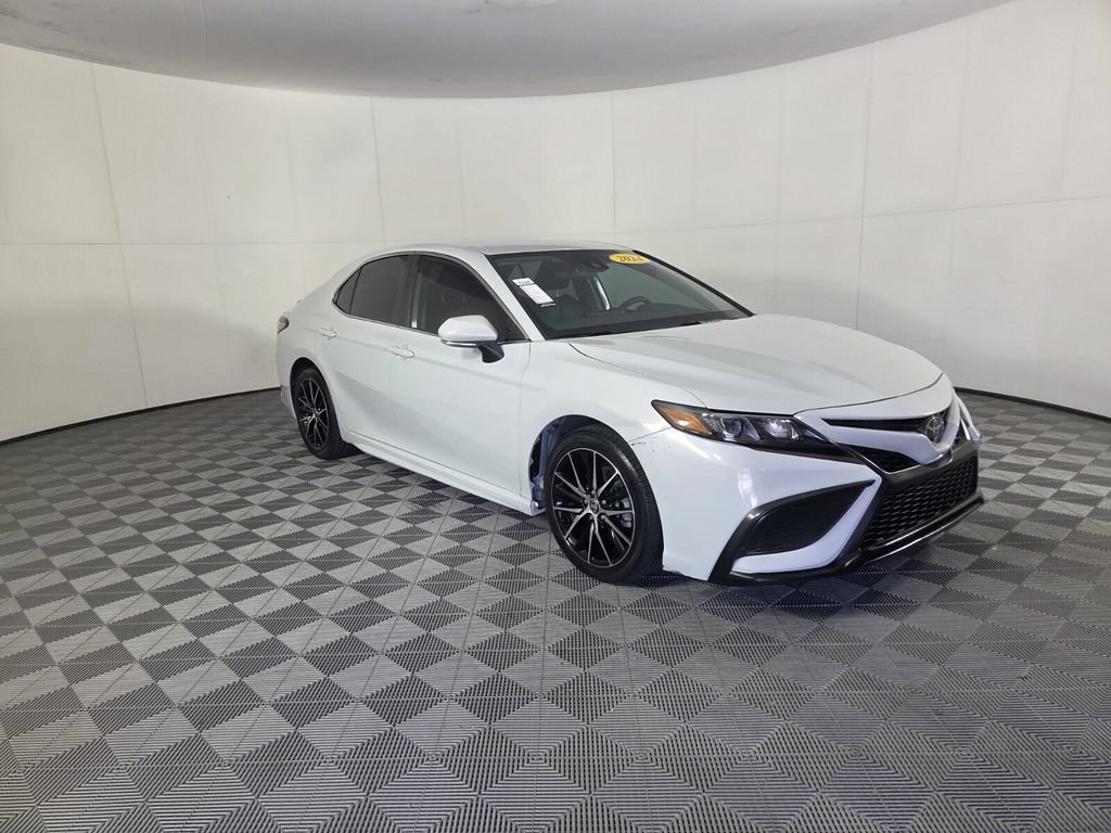Used 2024 Toyota Camry SE FWD image 3