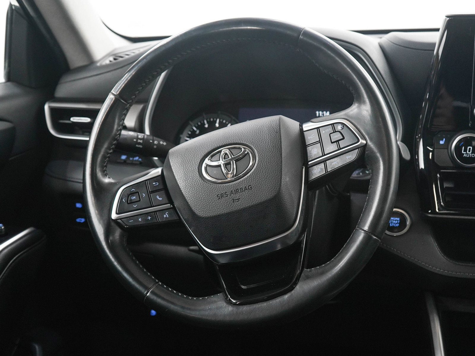 Used 2020 Toyota Highlander XLE AWD/4WD image 18