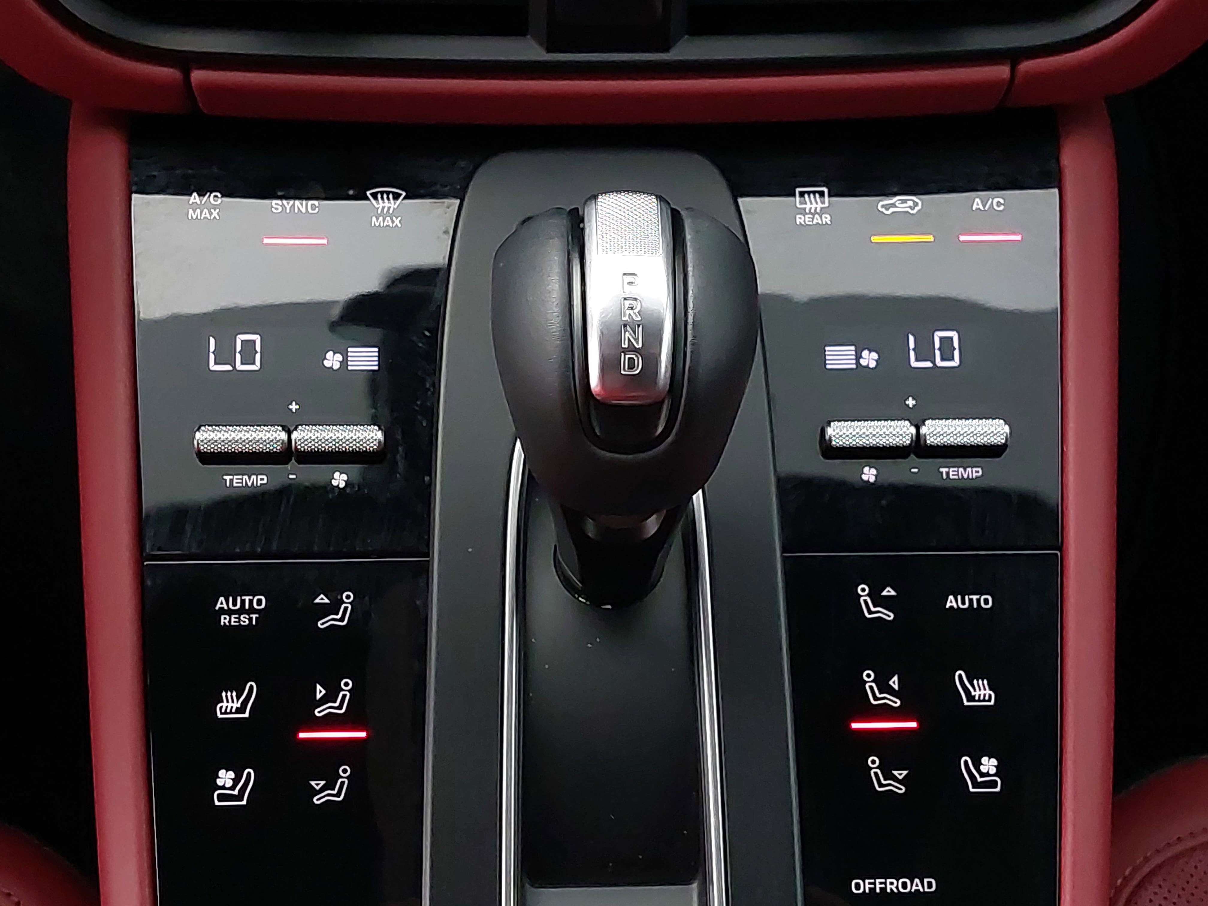 Certified 2024 Porsche Macan Turbo AWD/4WD image 23