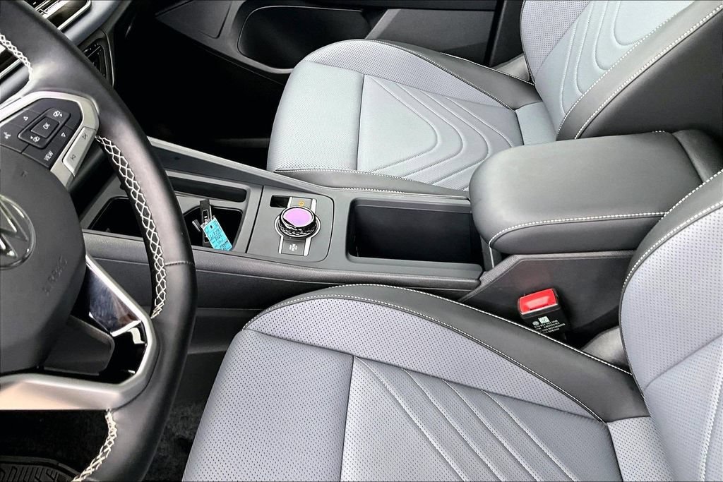 Certified 2026 Volkswagen Tiguan SE w/ Panoramic Sunroof Package FWD image 23