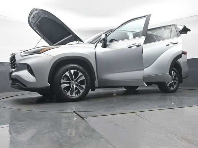 Certified 2024 Toyota Highlander XLE image 56