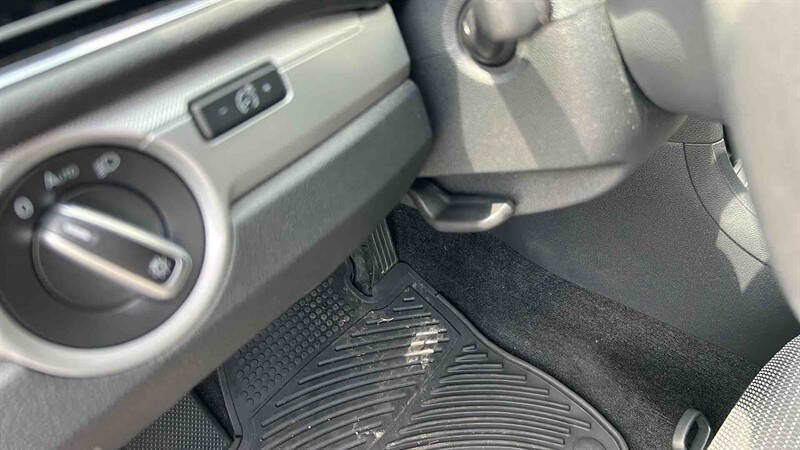 Used 2017 Volkswagen Passat 1.8T S image 14