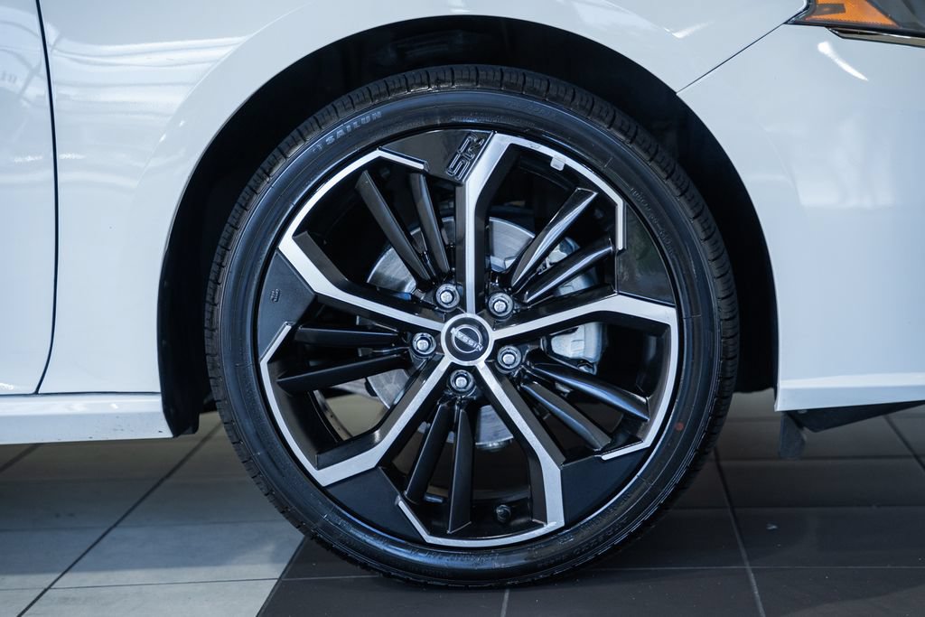 Used 2024 Nissan Altima 2.5 SR FWD image 14