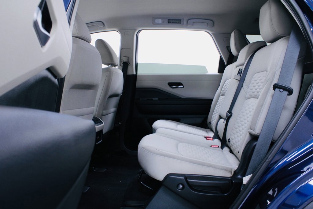 Used 2022 Nissan Pathfinder SV image 21