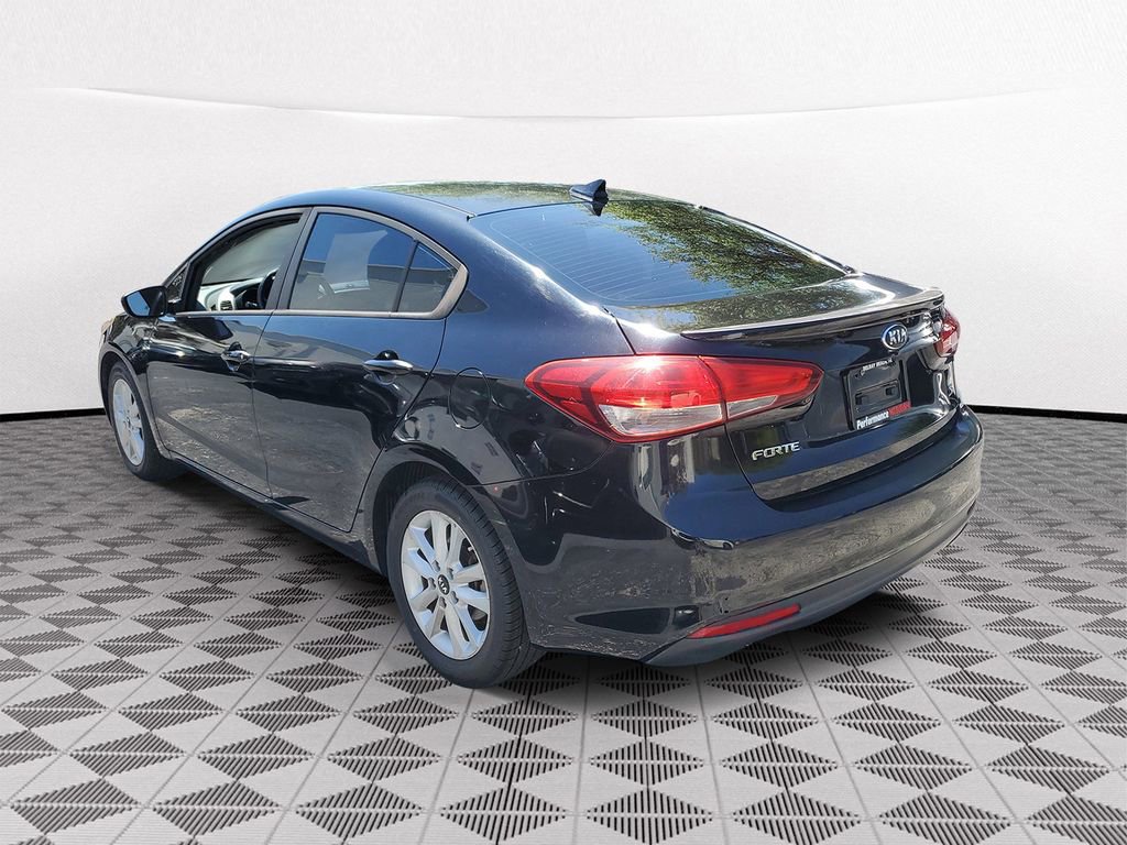 Used 2017 Kia Forte S image 4