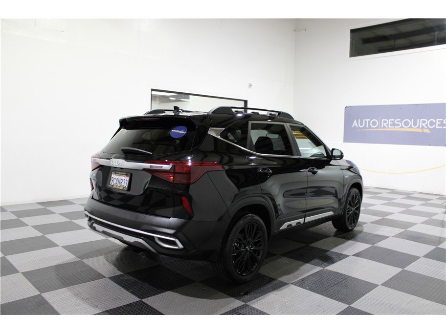 Used 2023 Kia Seltos Nightfall Edition image 4