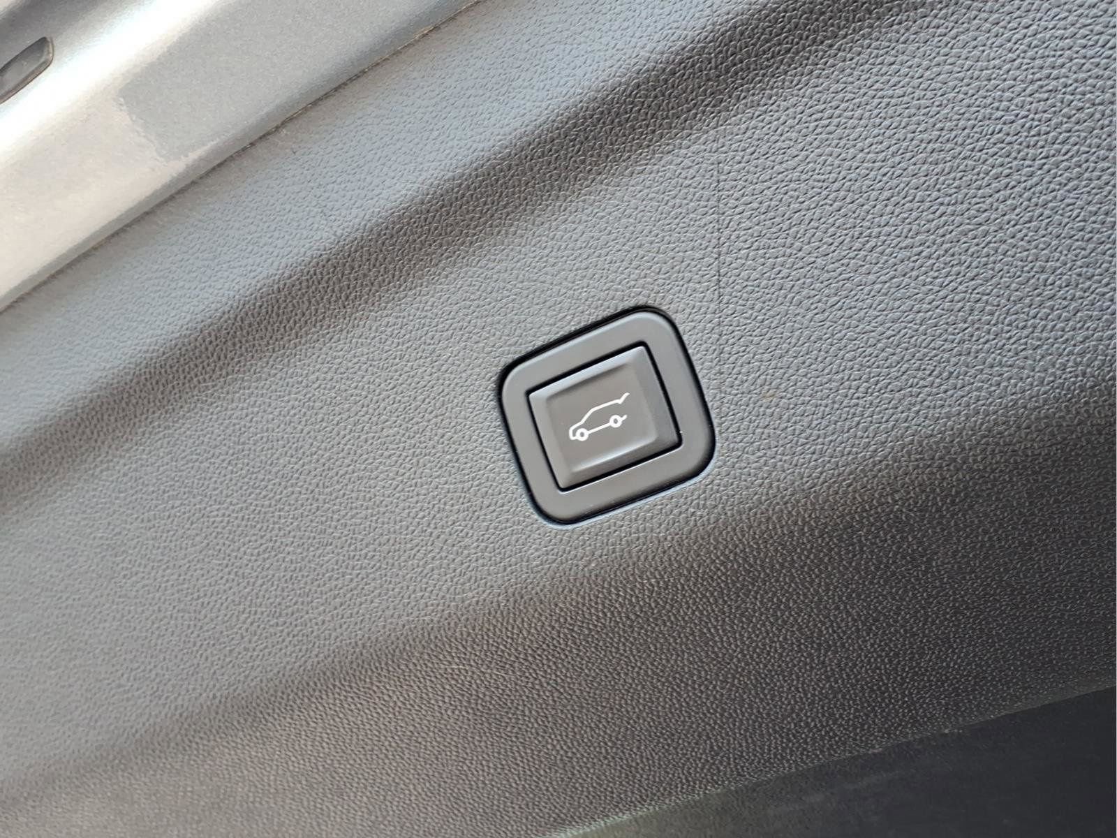 Used 2024 GMC Yukon XL AT4 w/ AT4 Premium Package image 31