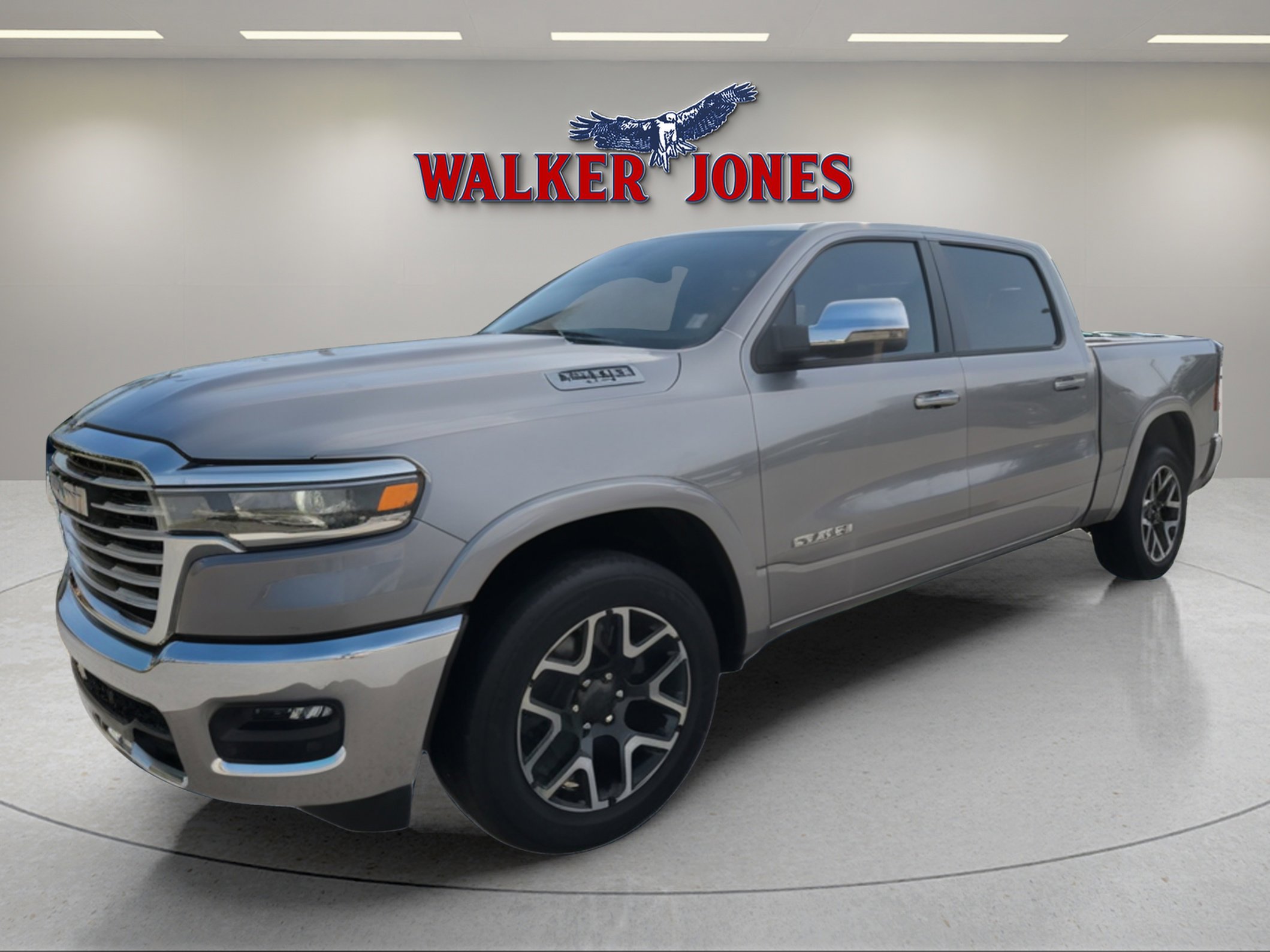 Used 2025 RAM 1500 Laramie AWD/4WD image 7