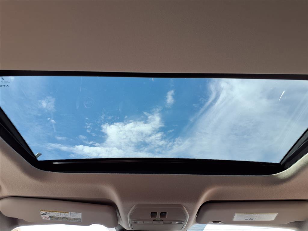 New 2026 Nissan Kicks SR image 5