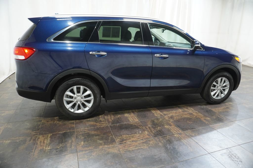 Used 2017 Kia Sorento FWD w/ LX Convenience Package image 4