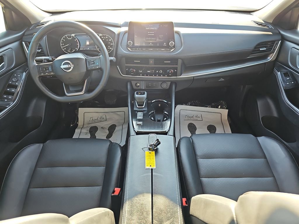 Used 2025 Nissan Rogue SV w/ SV Premium Package image 11