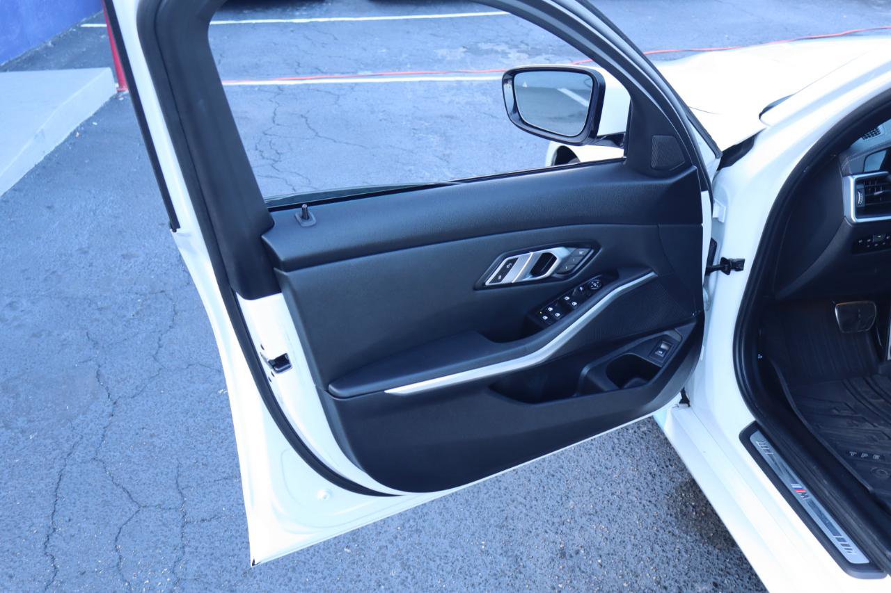 Used 2019 BMW 330i Sedan w/ M Sport Package RWD image 12