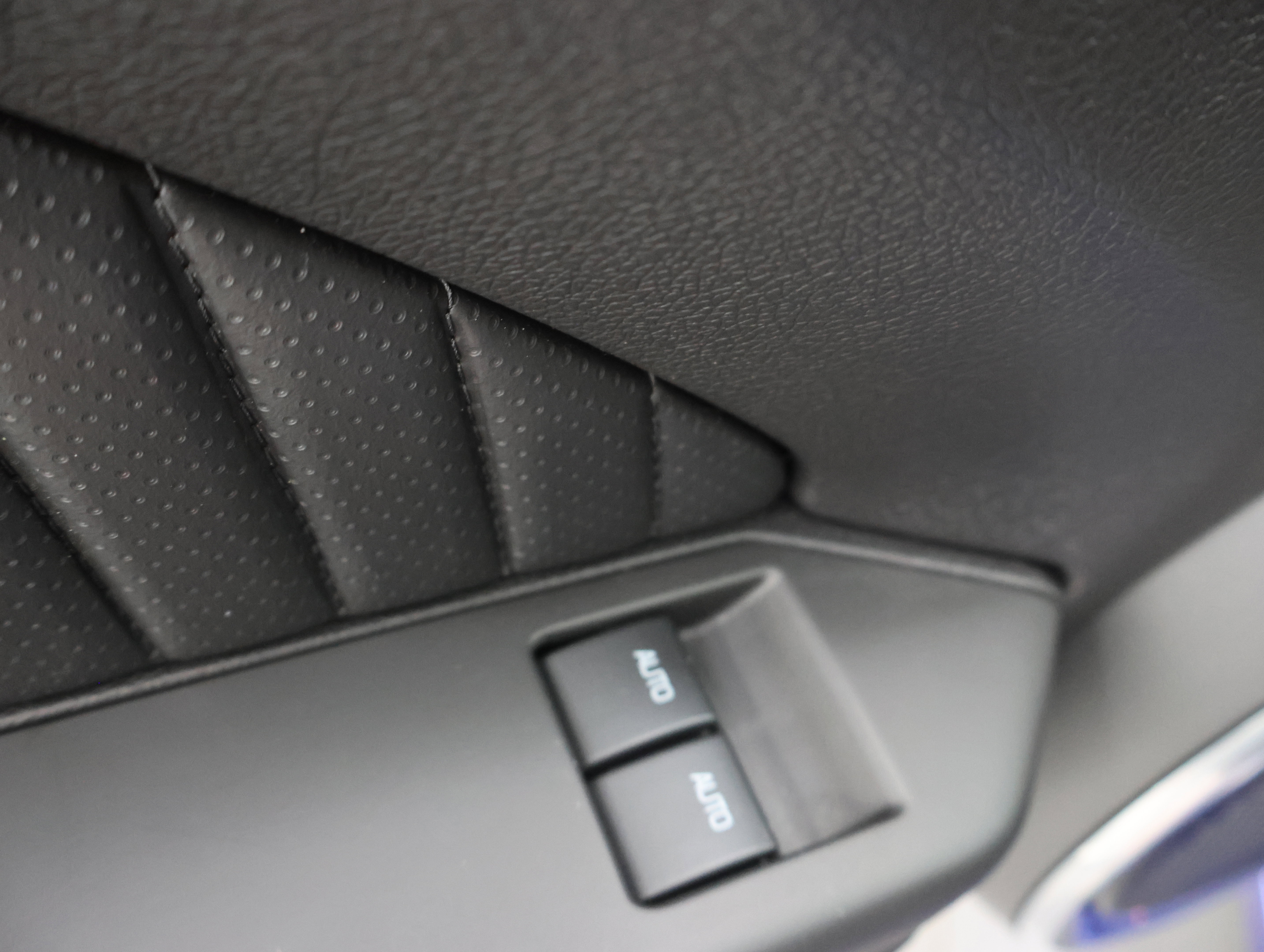 Used 2013 Ford Mustang Shelby GT500 RWD image 37