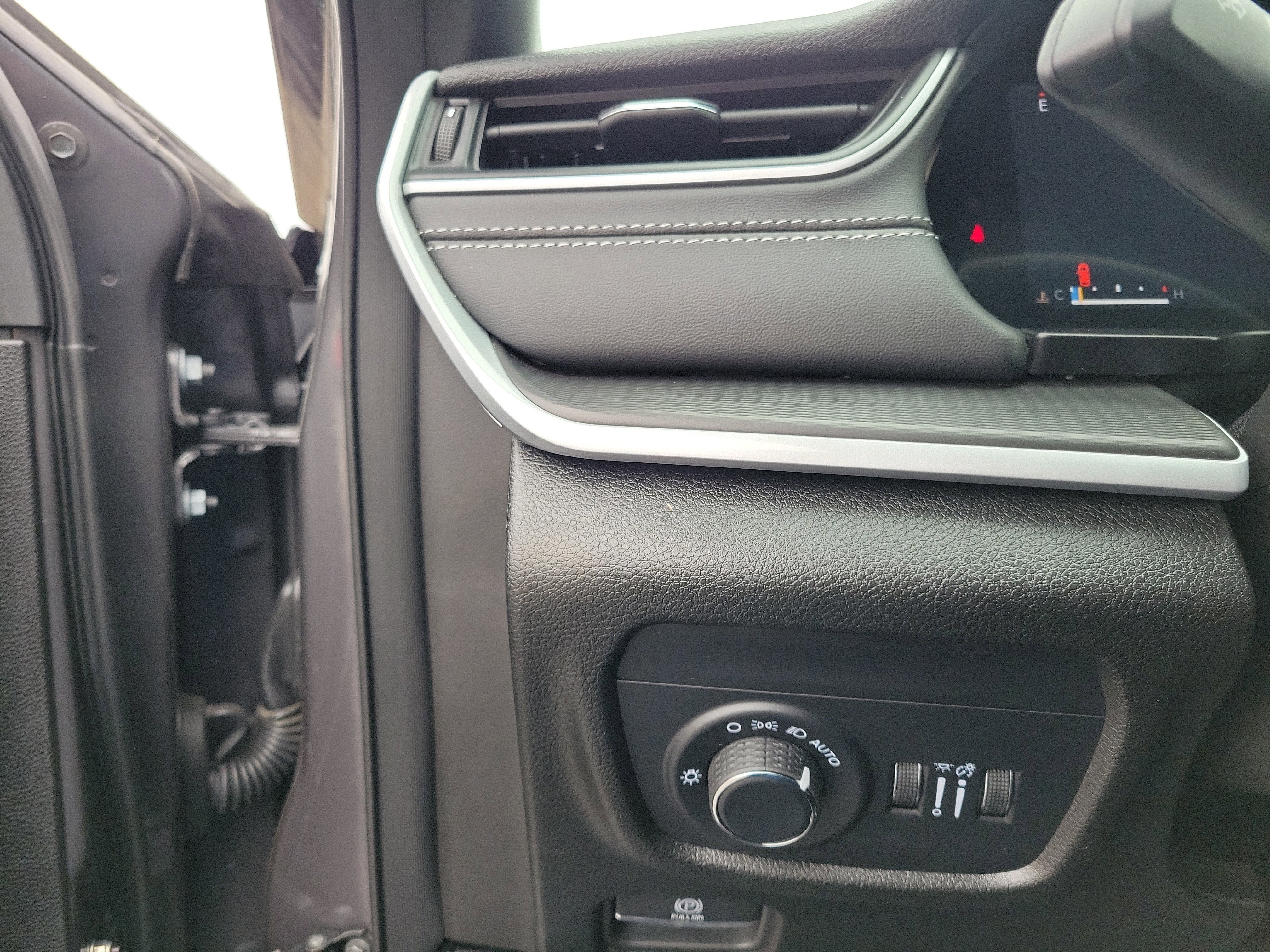 Used 2025 Jeep Grand Cherokee L Laredo image 20