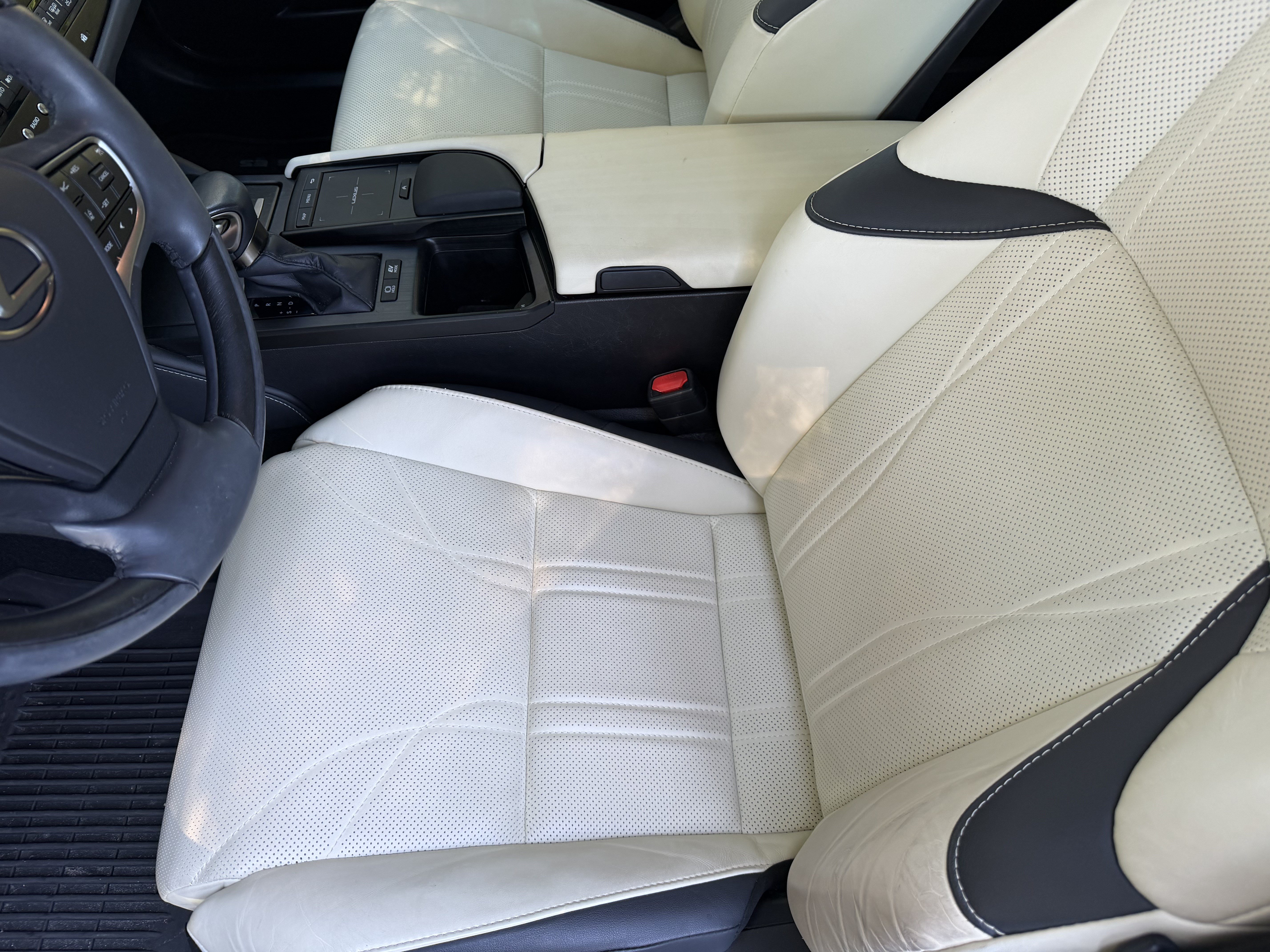 Used 2022 Lexus ES 300h Ultra Luxury FWD image 16