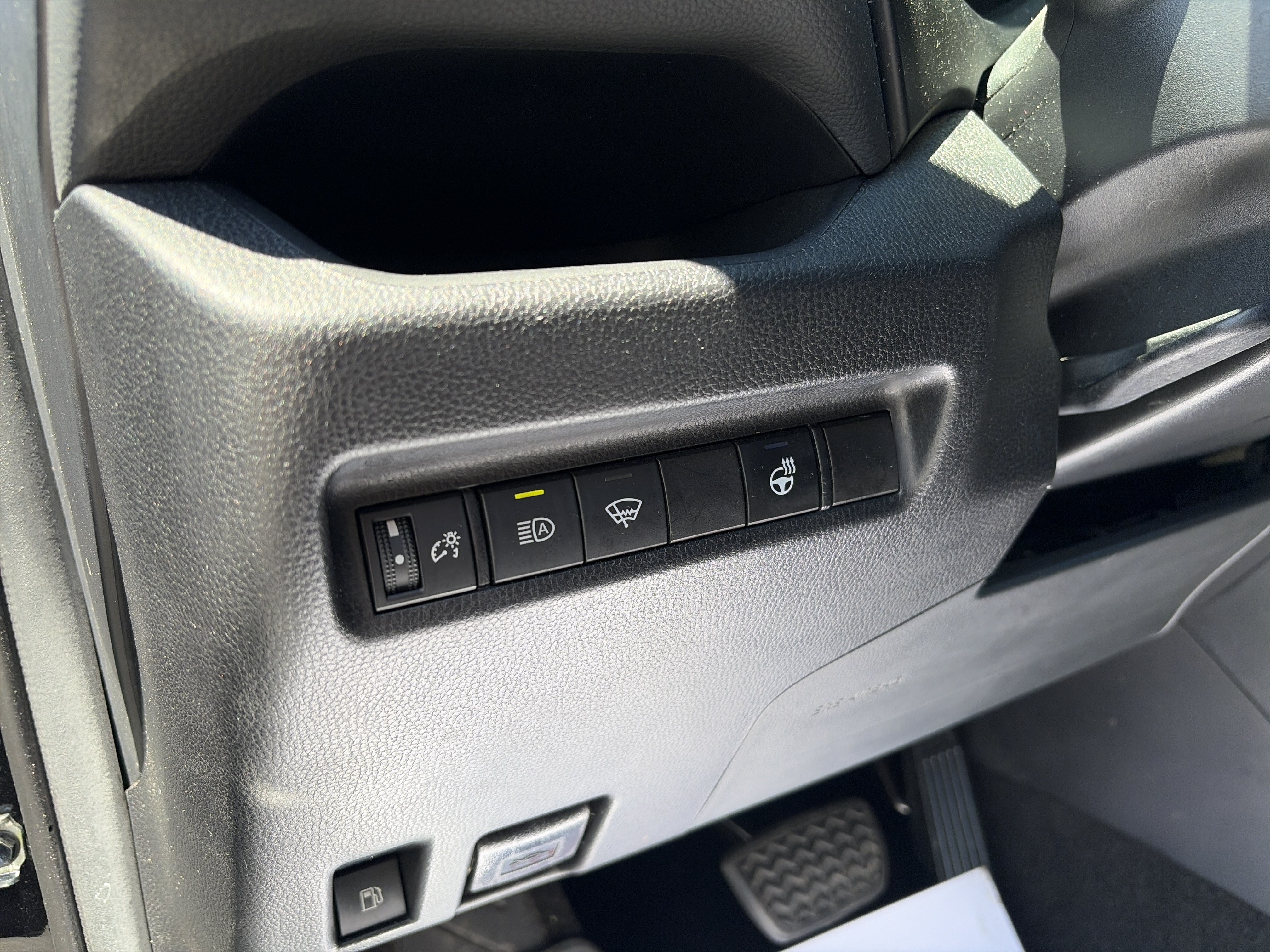 Used 2021 Toyota RAV4 XLE w/ XLE Grade Weather Package AWD/4WD image 20