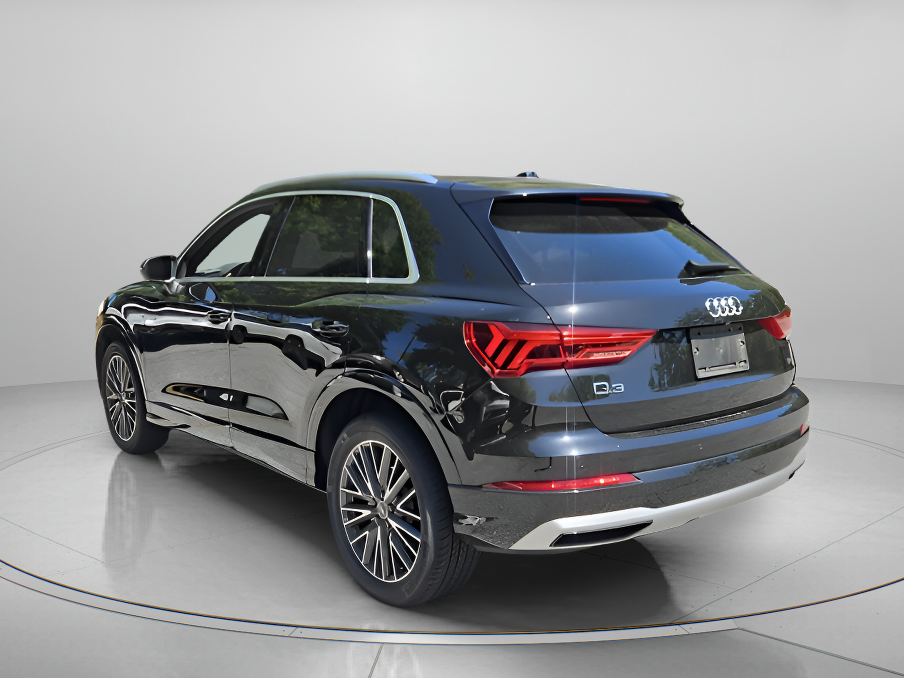 Used 2021 Audi Q3 2.0T Premium w/ Convenience Package AWD/4WD image 3