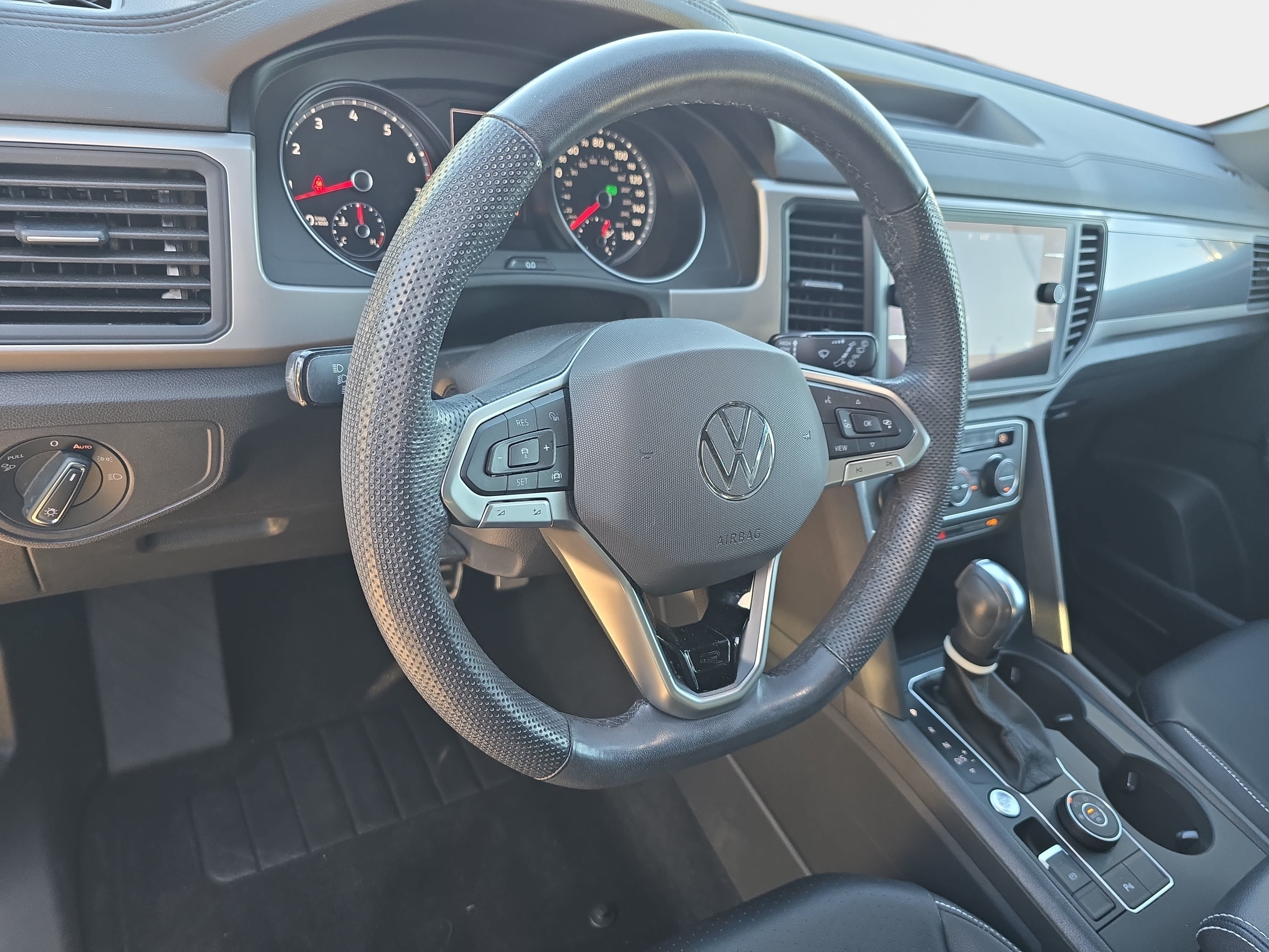 Used 2020 Volkswagen Atlas Cross Sport SE w/ Towing Package AWD/4WD image 16
