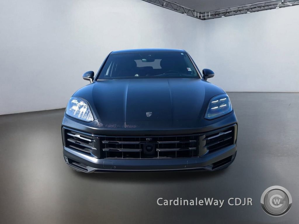 Used 2024 Porsche Cayenne Coupe image 2
