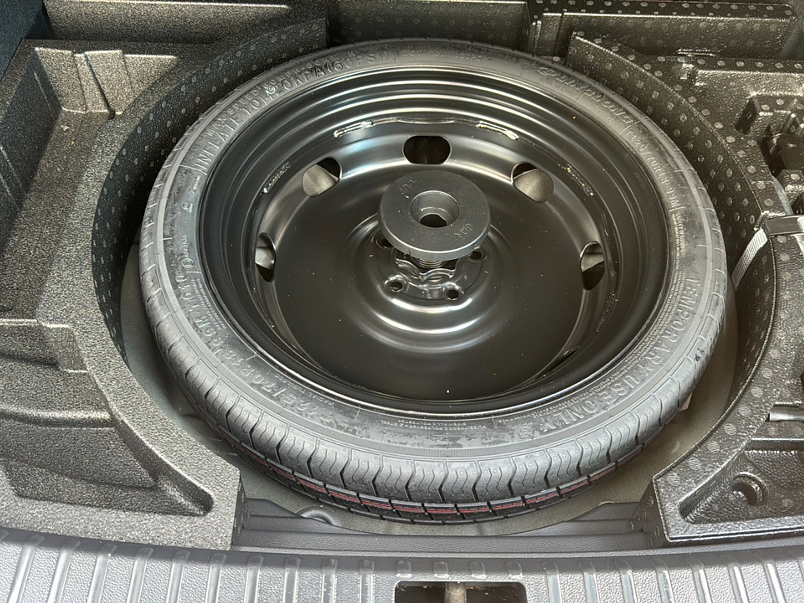 Used 2024 Volkswagen Taos SE image 24