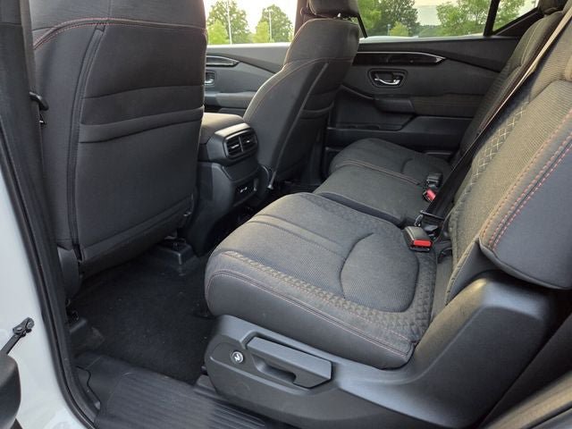 Used 2023 Honda Pilot Sport image 9