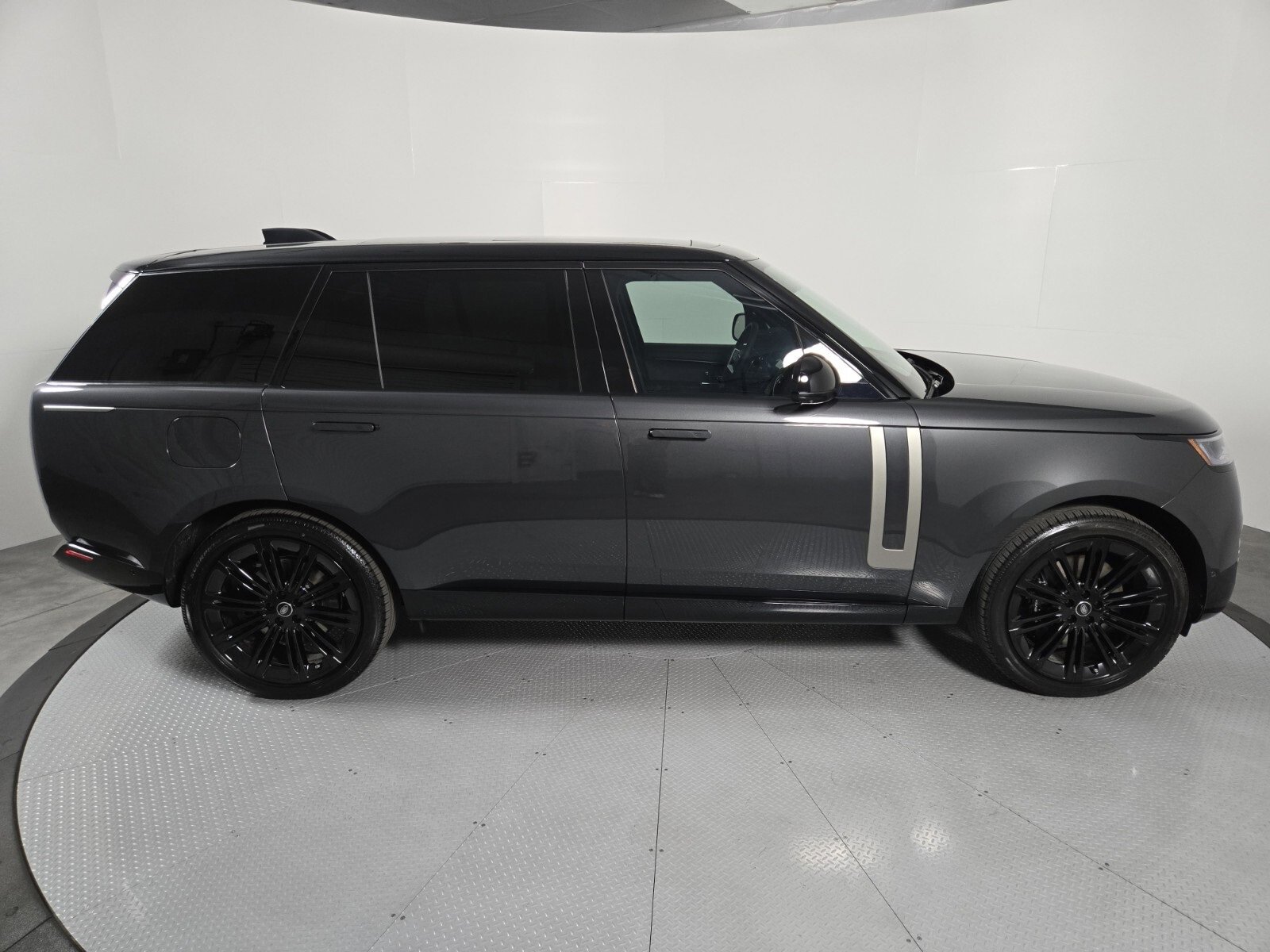New 2025 Land Rover Range Rover Long Wheelbase SE image 16
